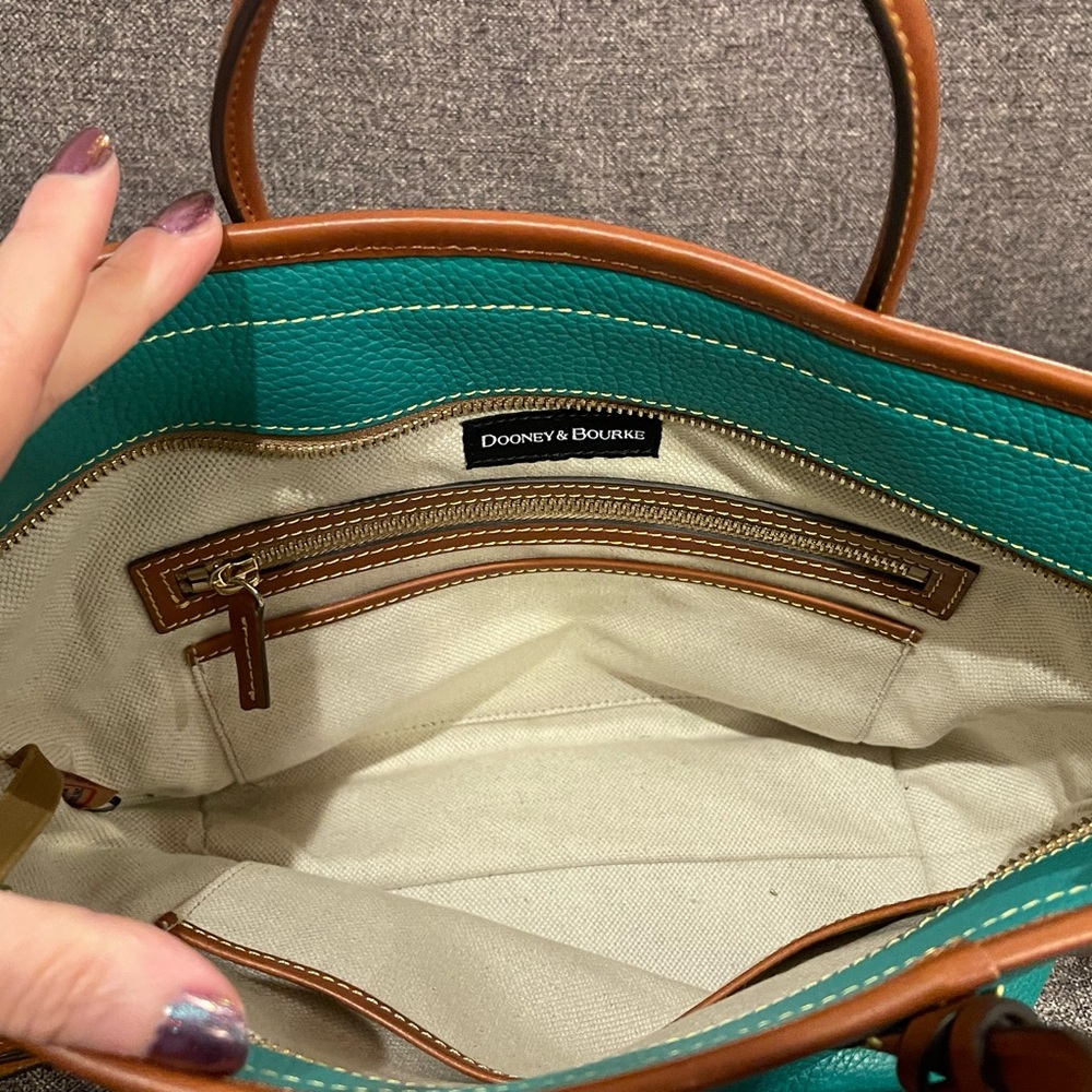 AUTHENTIC Dooney & Bourke Tote Bag- Spearmint colored- SOLD OUT ONLINE! - Picture 3 of 8